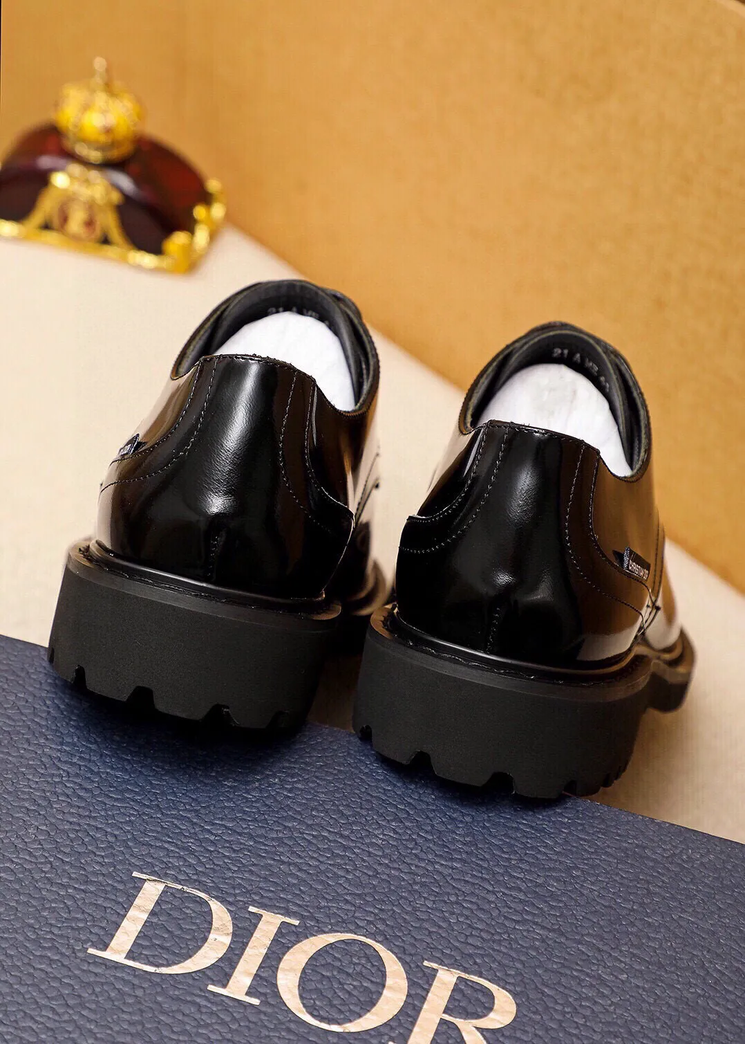 Men's shoes 💰580💐 Product trademark: Dior "Dior" business leather shoes Regular size: 39-44 (38.45🉑️customized) Product materials: Selected Italian imported first-layer open-edge beaded cowhide upper, imported water-dyed 🐂 cowhide lining. Strong three-dimensional visual effect, original outsole Color: 3 colors optional